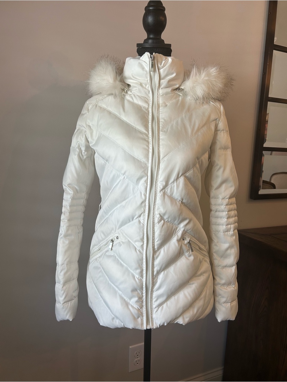 Laundry by Shelli Segal white quilted puffer coat